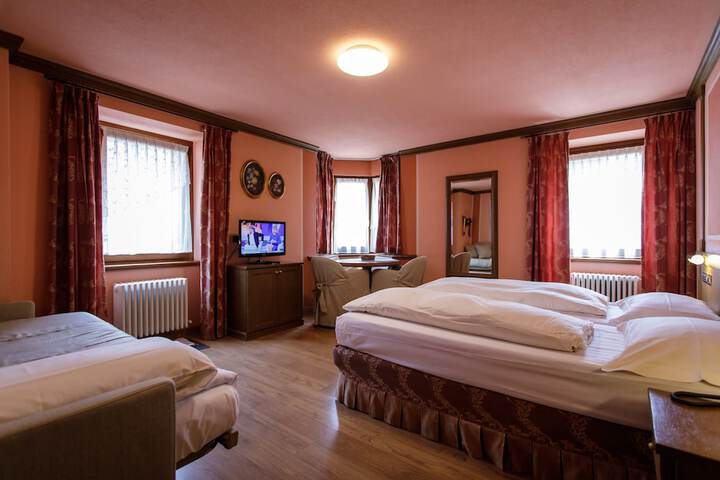 Room 5 of 211