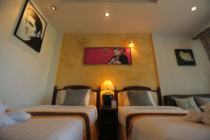 Room 18 of 313