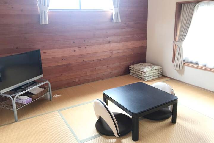 Room 4 of 25
