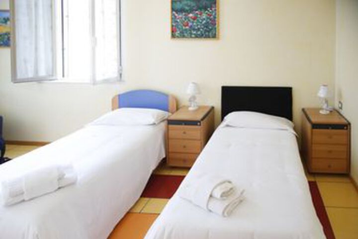 Room 18 of 37