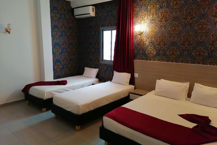 Room 6 of 14