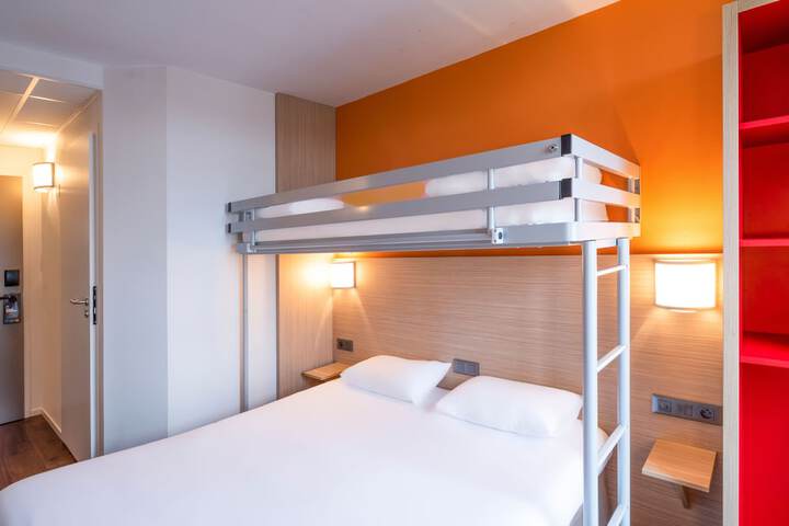 Room 12 of 84
