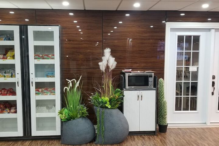 Baymont By Wyndham Montreal Airport Montreal Qc 6755 Cote De Liesse H4t1e5