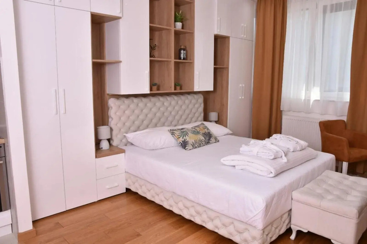Room 7 of 17