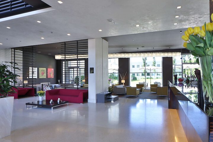 Guest Lobby
