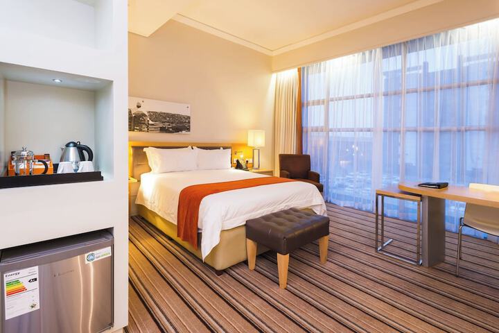 Room 34 of 144