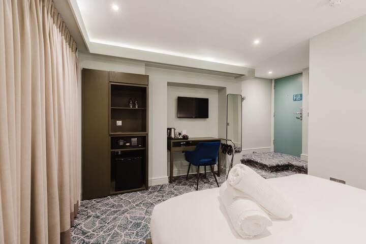 Room 80 of 263