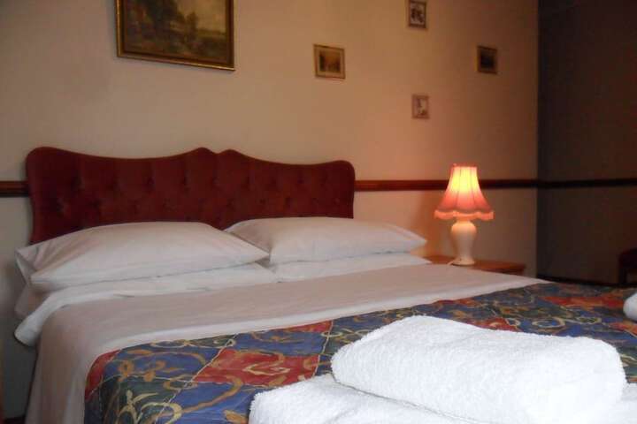 Room 10 of 17