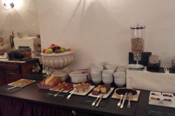 Breakfast/Coffee Service 31 of 51