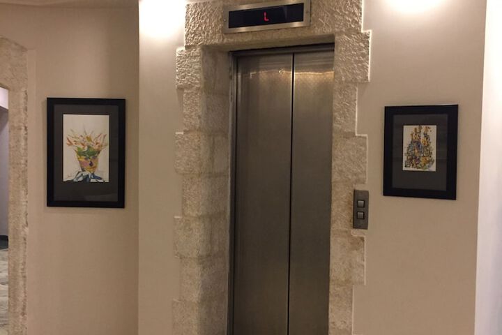 Guest Lobby