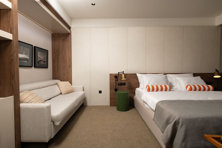 Room 6 of 38