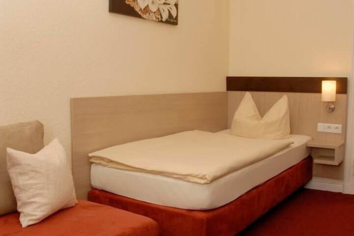 Room 5 of 11