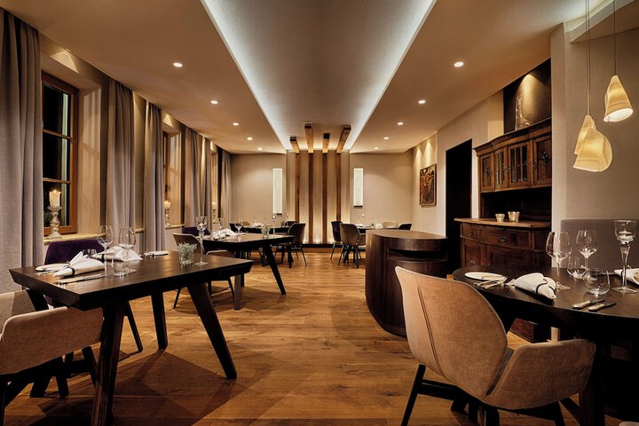Dining 48 of 61