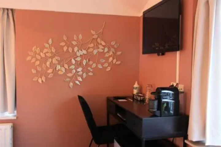 Room 3 of 5