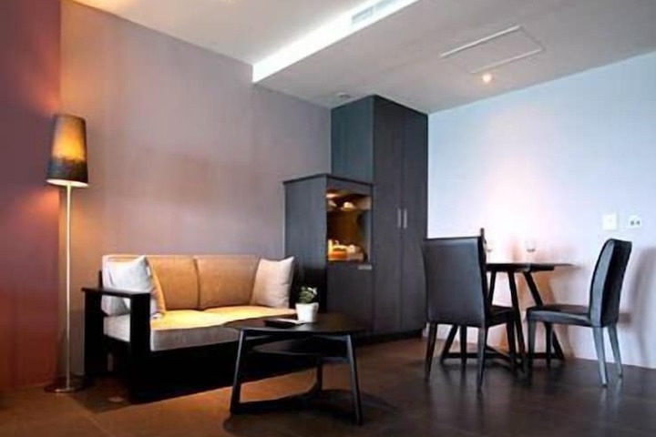 Room 32 of 100