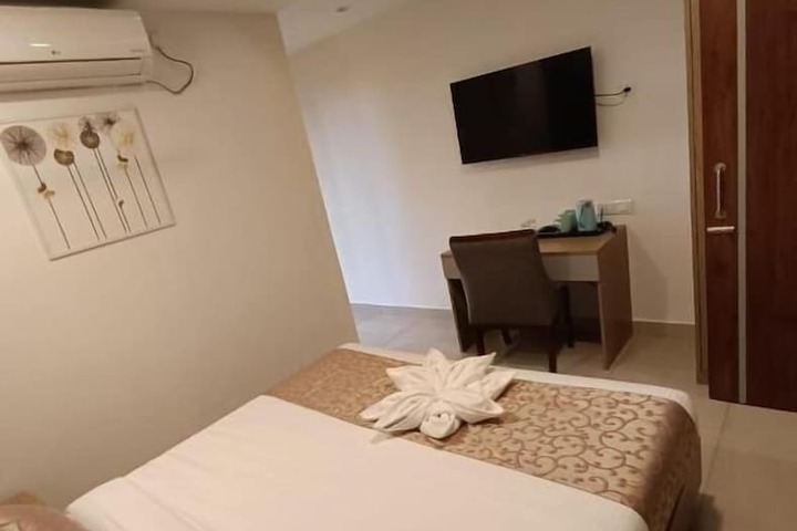 Room 3 of 28
