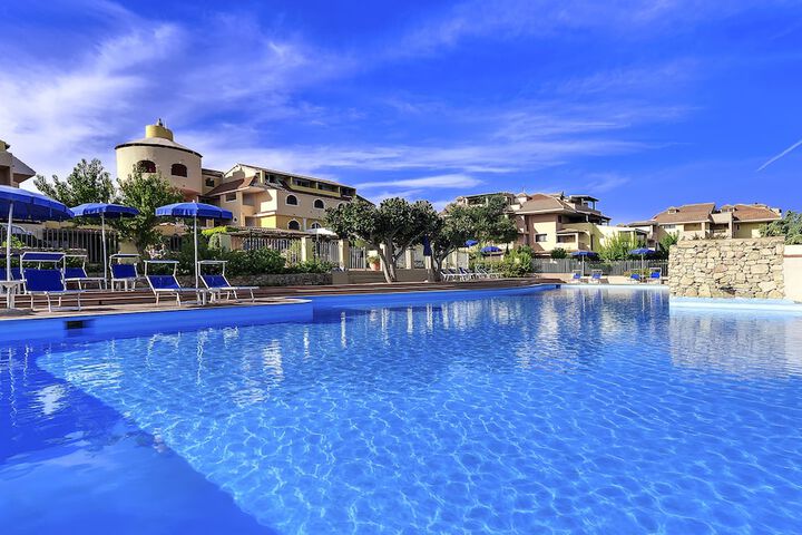 Hotel with Pool