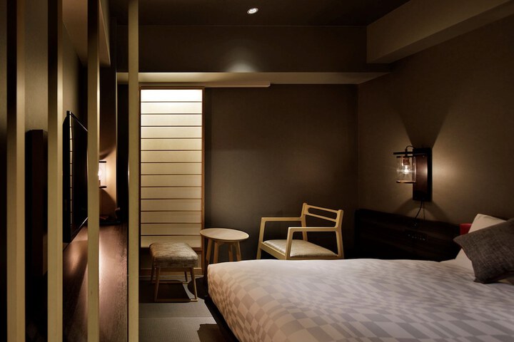 Room 11 of 77