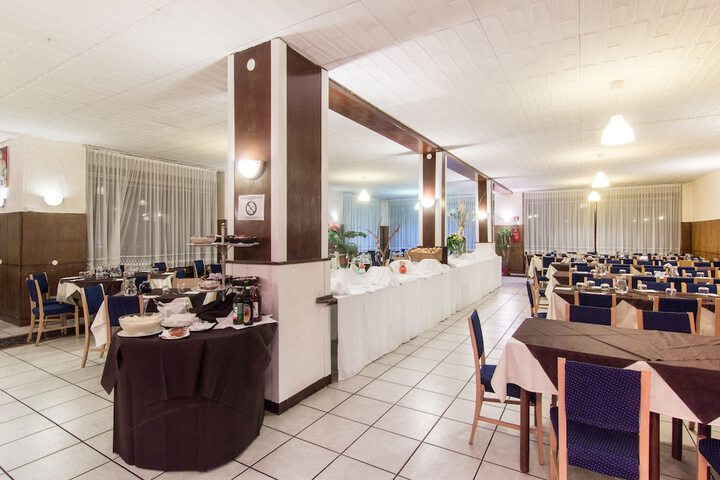 Dining 80 of 110