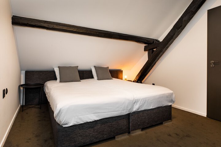 Room 54 of 214