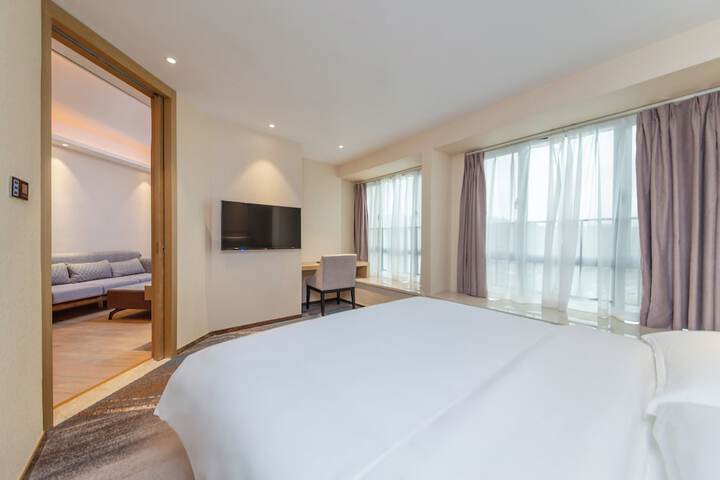 Room 15 of 83
