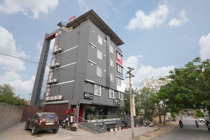 Hotel Townhouse atUdaipur City Railway Station