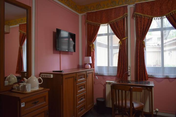 Room 8 of 47