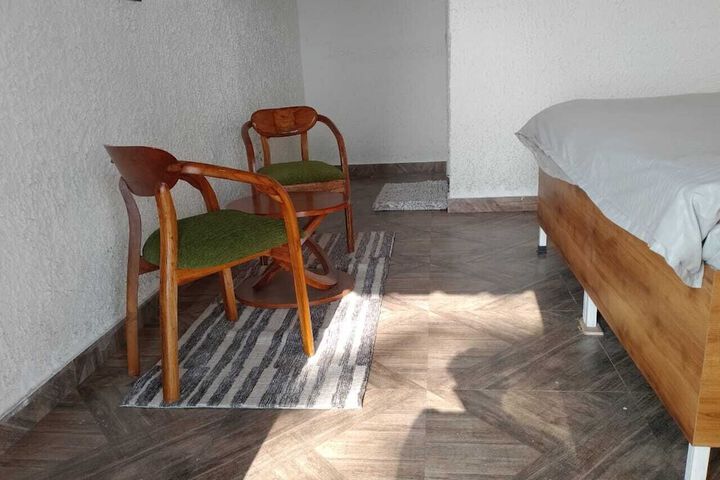 Room 3 of 7