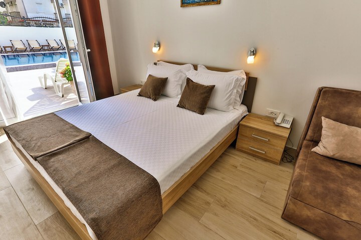 Room 9 of 29