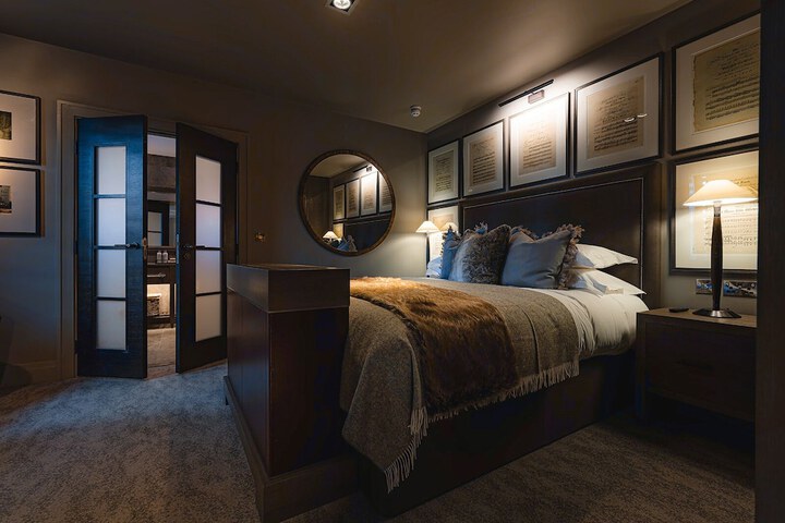 Room 44 of 132