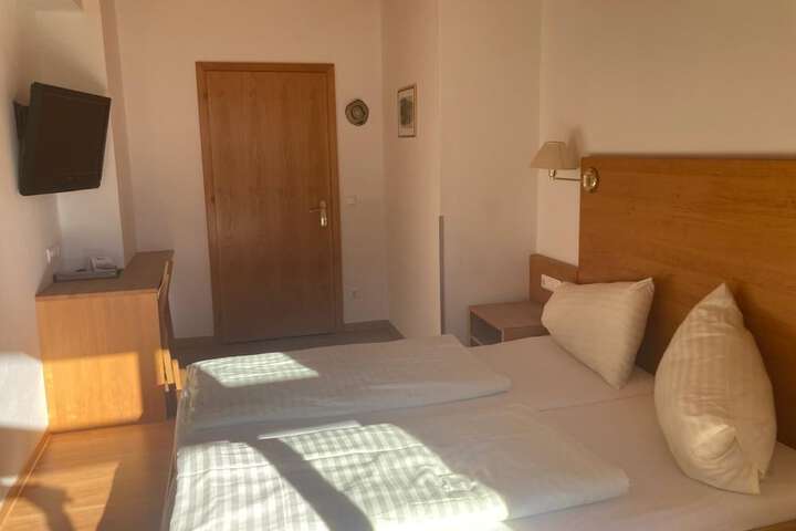 Room 17 of 80