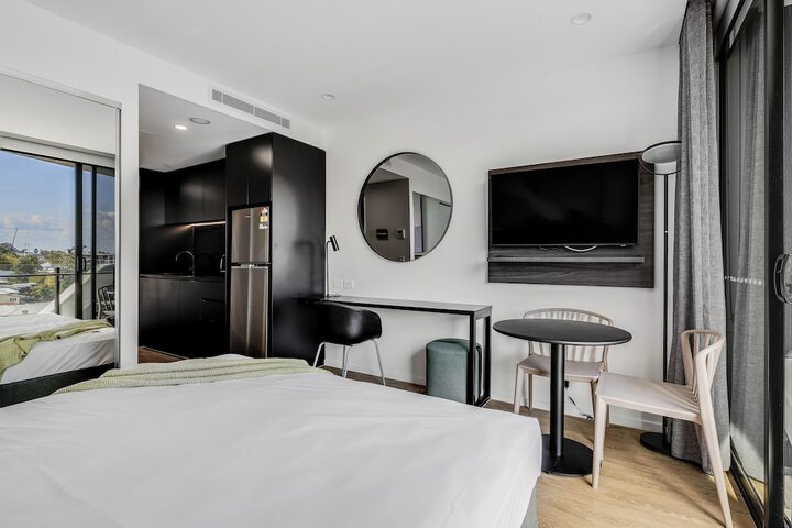 Room 3 of 82