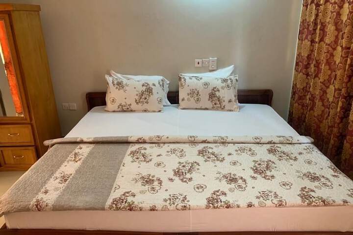 Room 4 of 40