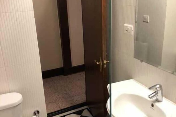 Room 13 of 22