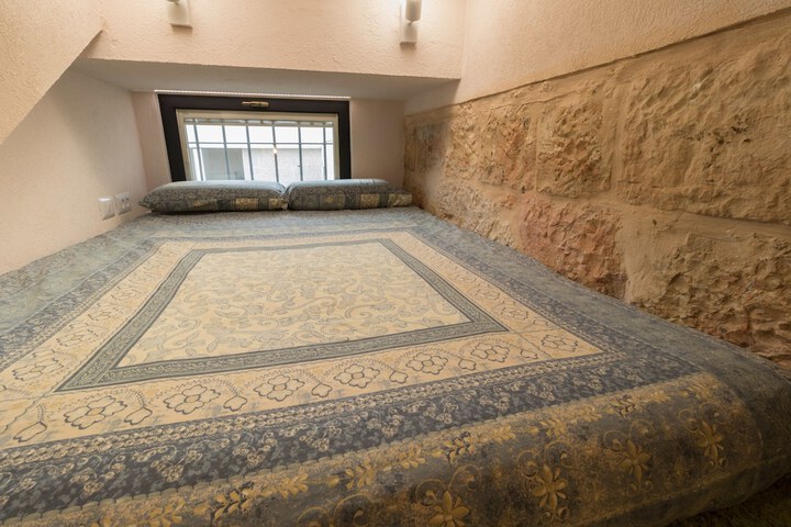 Room 2 of 22