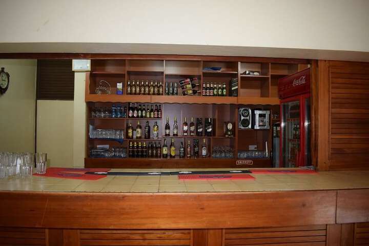 Lounge 17 of 30