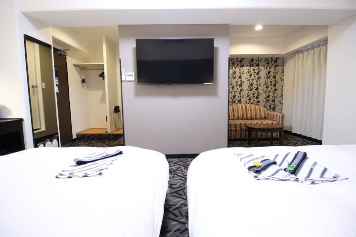 Room 12 of 82