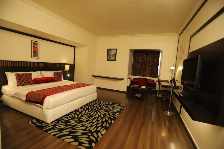 Room 2 of 32