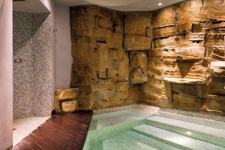 Hotel with Pool