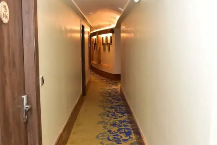 Room 12 of 15