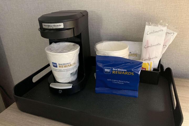 2 Queen Beds Microwave and Refrigerator Full Breakfast (12 of 14)