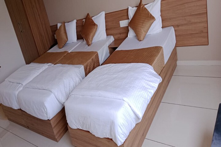 Room 13 of 27