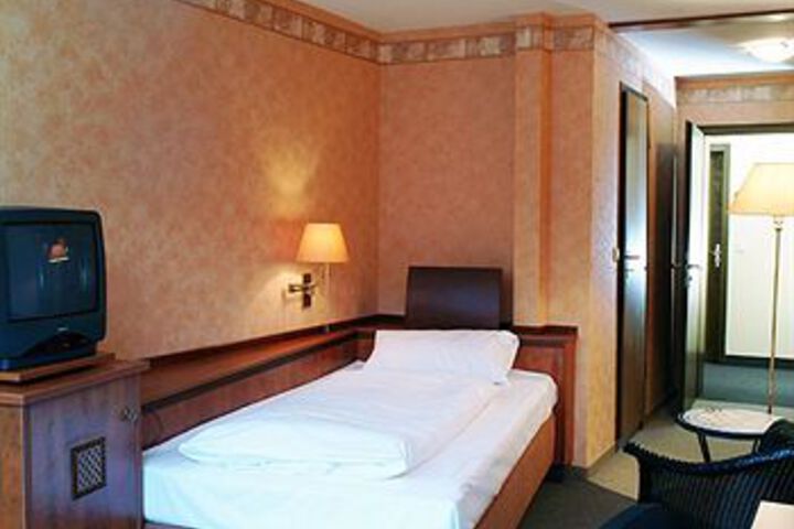 Room 3 of 19