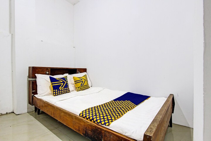 Room 13 of 27
