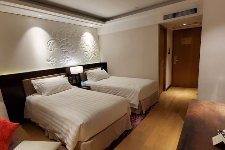 Room 26 of 103