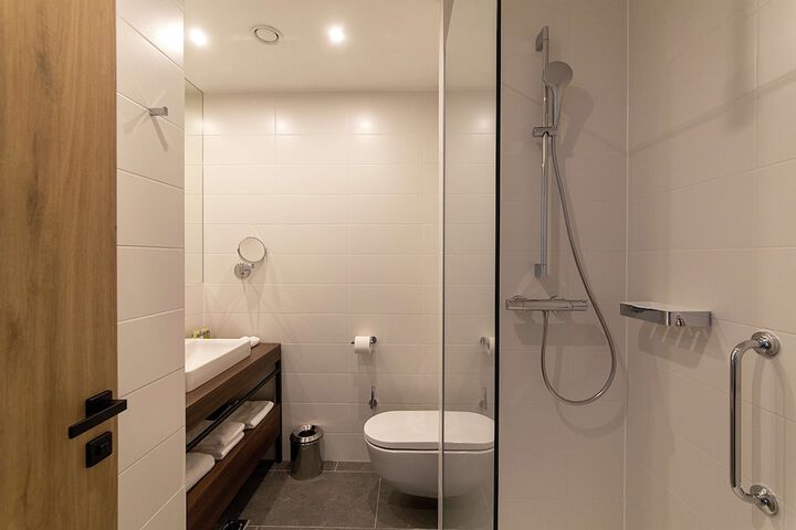 Room 16 of 35