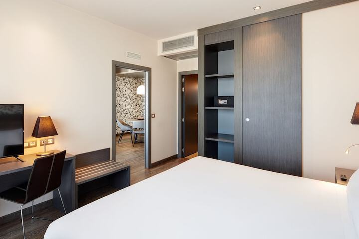 Room 11 of 51
