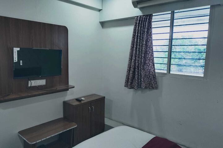 Room 11 of 27