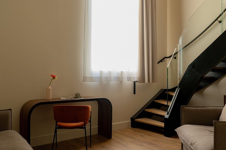 Room 9 of 65