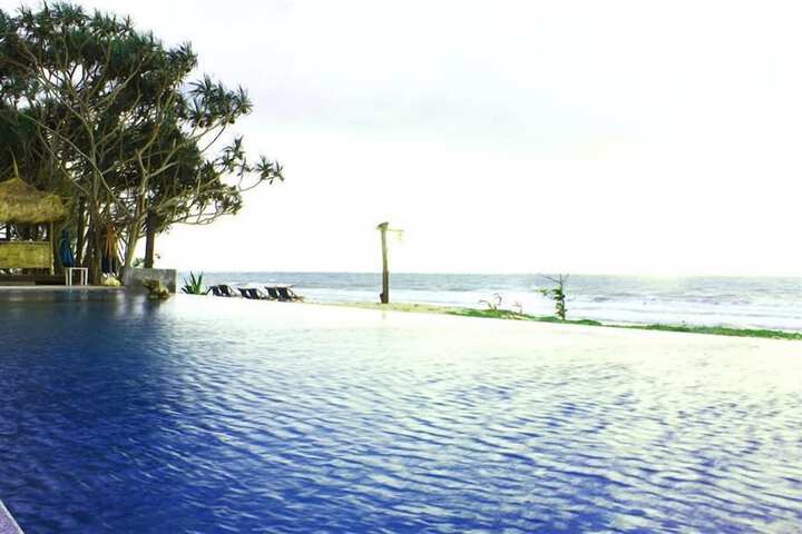 Pool Hotel